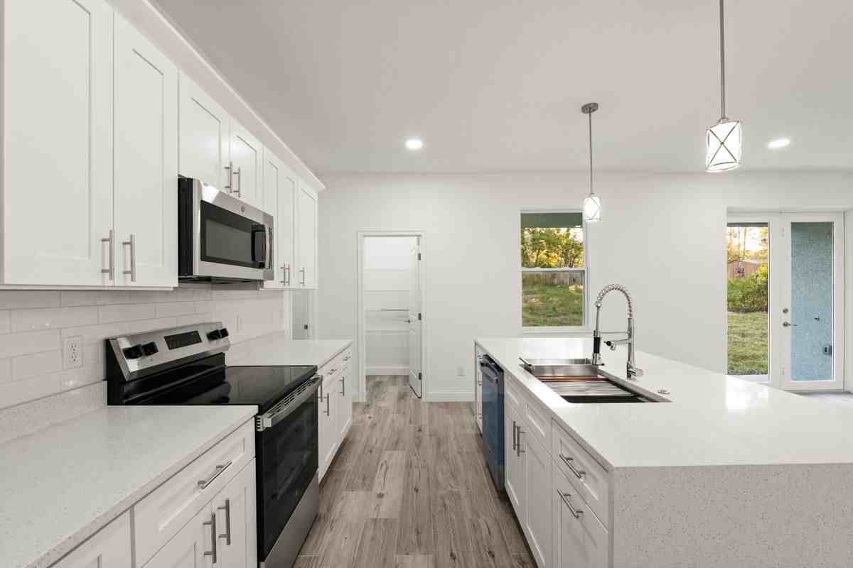 5352 Lowell Ave - Photo 7 of 14