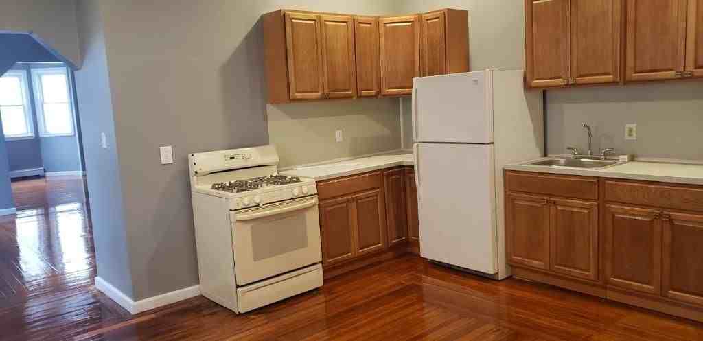 49 Arch St ##1 - Photo 2 of 7