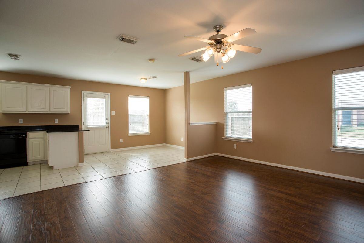 4302 Pecos River Dr - Photo 4 of 18