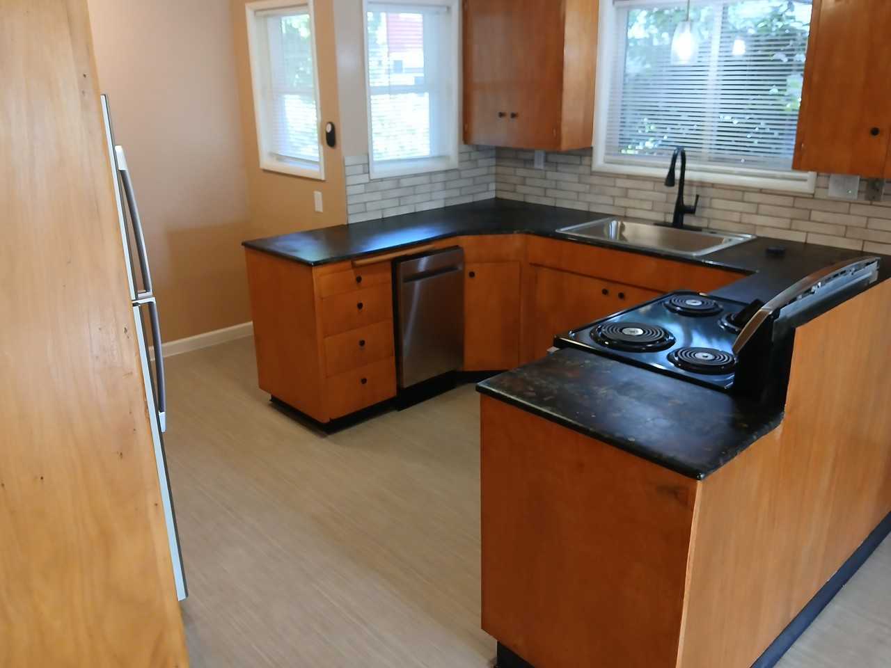 9600 Se 42nd Ave #42ndB - Photo 4 of 15