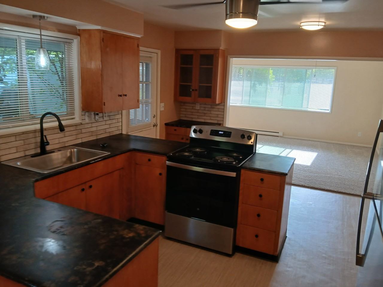 9600 Se 42nd Ave #42ndB - Photo 5 of 15