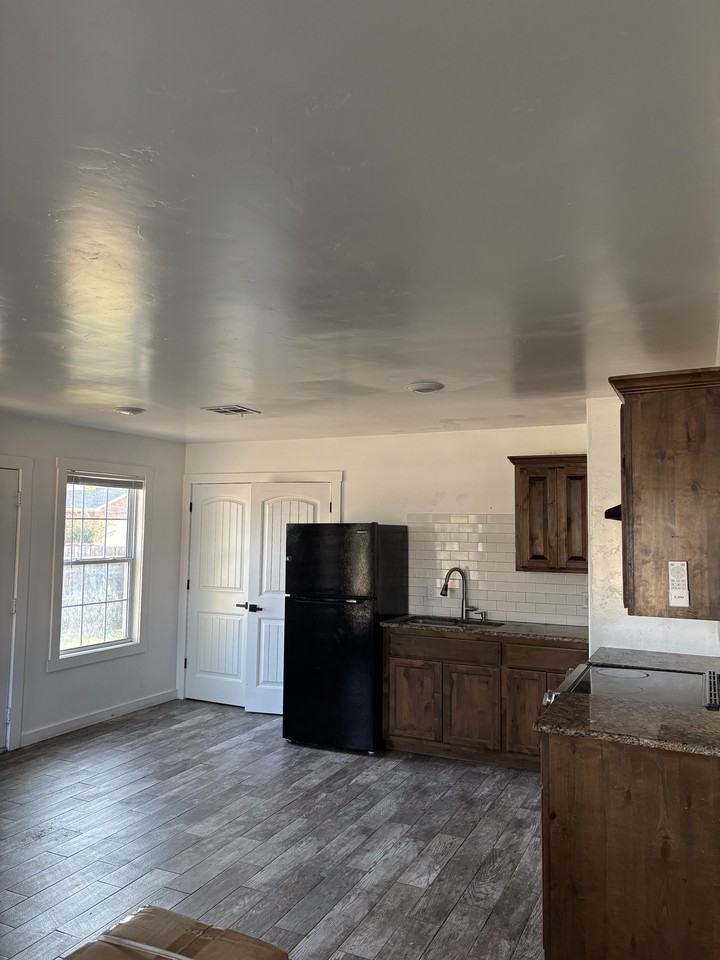 901 Quail Run Rd #1 - Photo 2 of 16