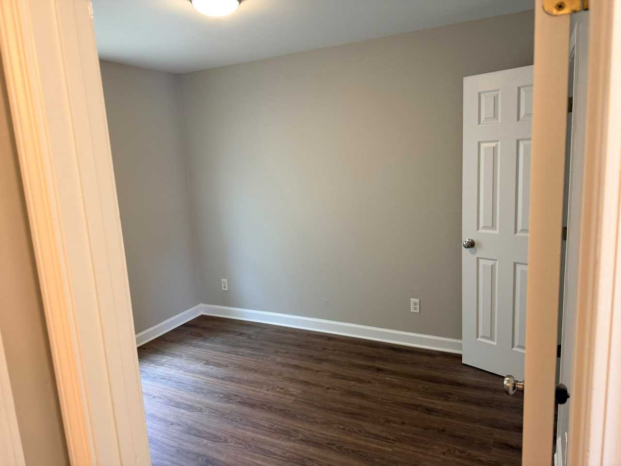 North Woodlawn Drive - 2100 Woodlawn Drive N - Photo 2 of 4