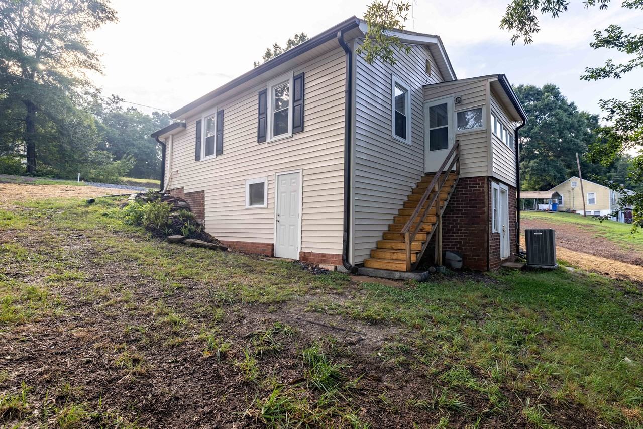 1488 Hilltop St #1 - Photo 5 of 28