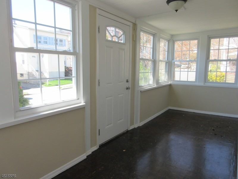 154 Silleck St - Photo 2 of 11