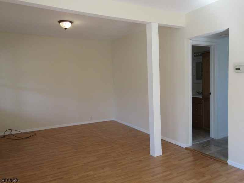 154 Silleck St - Photo 3 of 11
