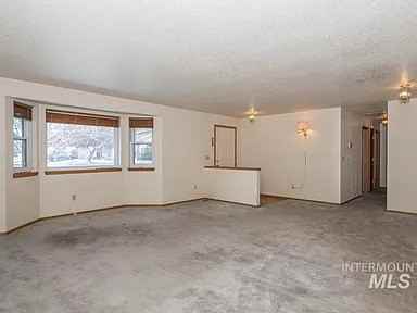 1505 E 10th N #1 - Photo 3 of 18
