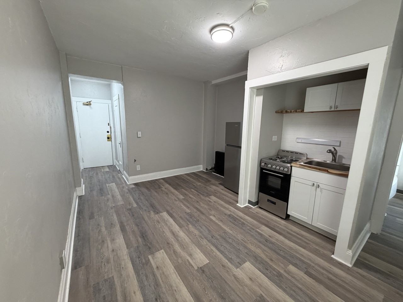 3328 Euclid Ave #205 - Photo 3 of 11