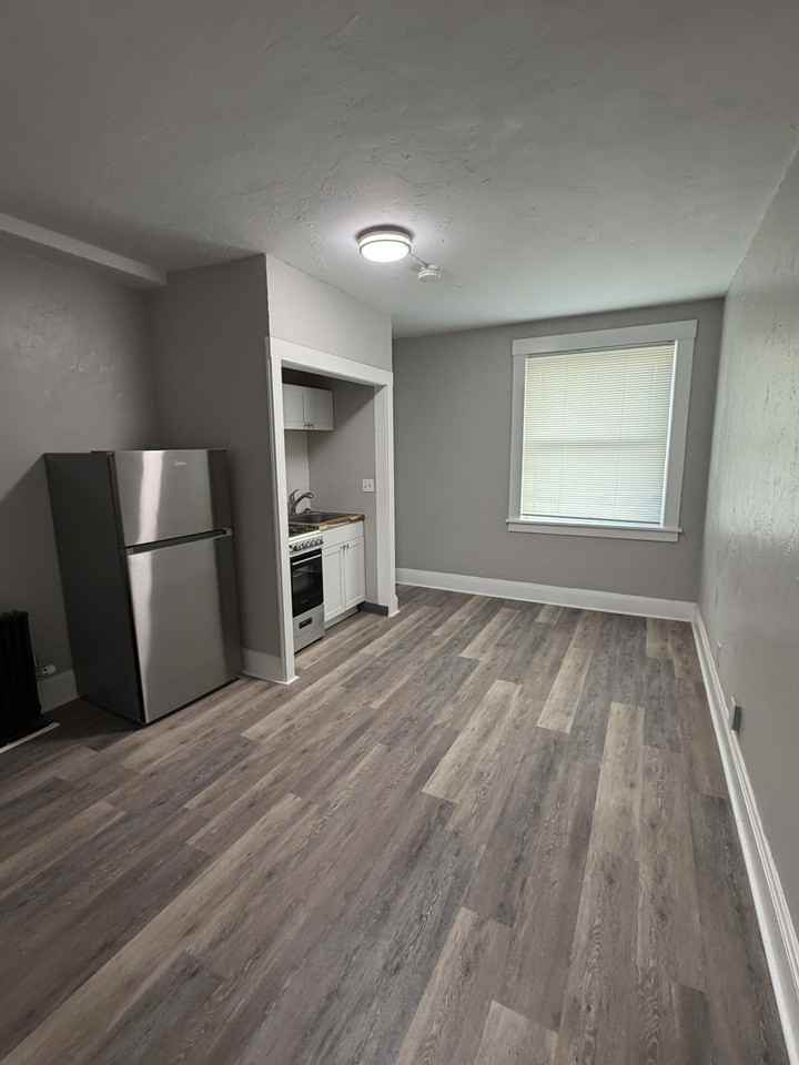 3328 Euclid Ave #205 - Photo 4 of 11
