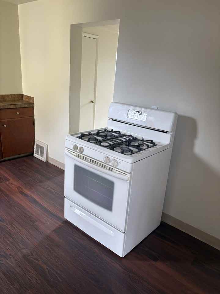 613 Kennet Ct Nw #2 - Photo 3 of 11