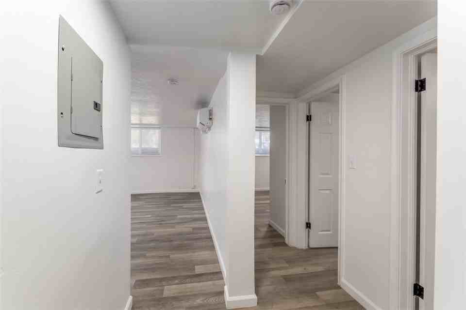 607 E St - Photo 2 of 10