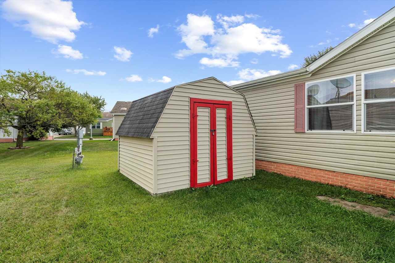885 Tanners Lndg - Photo 7 of 50