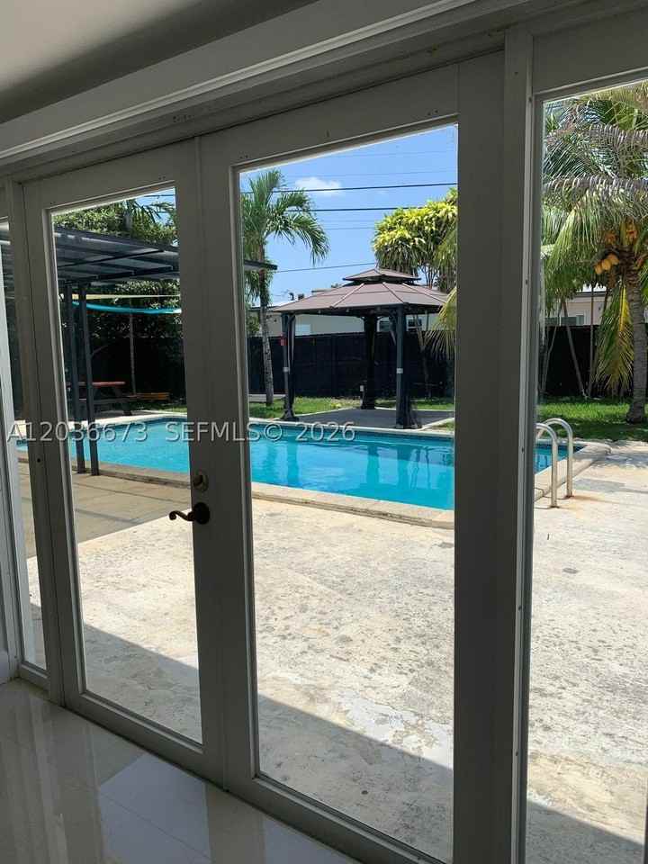 2025 Sw 84th Ct - Photo 4 of 19