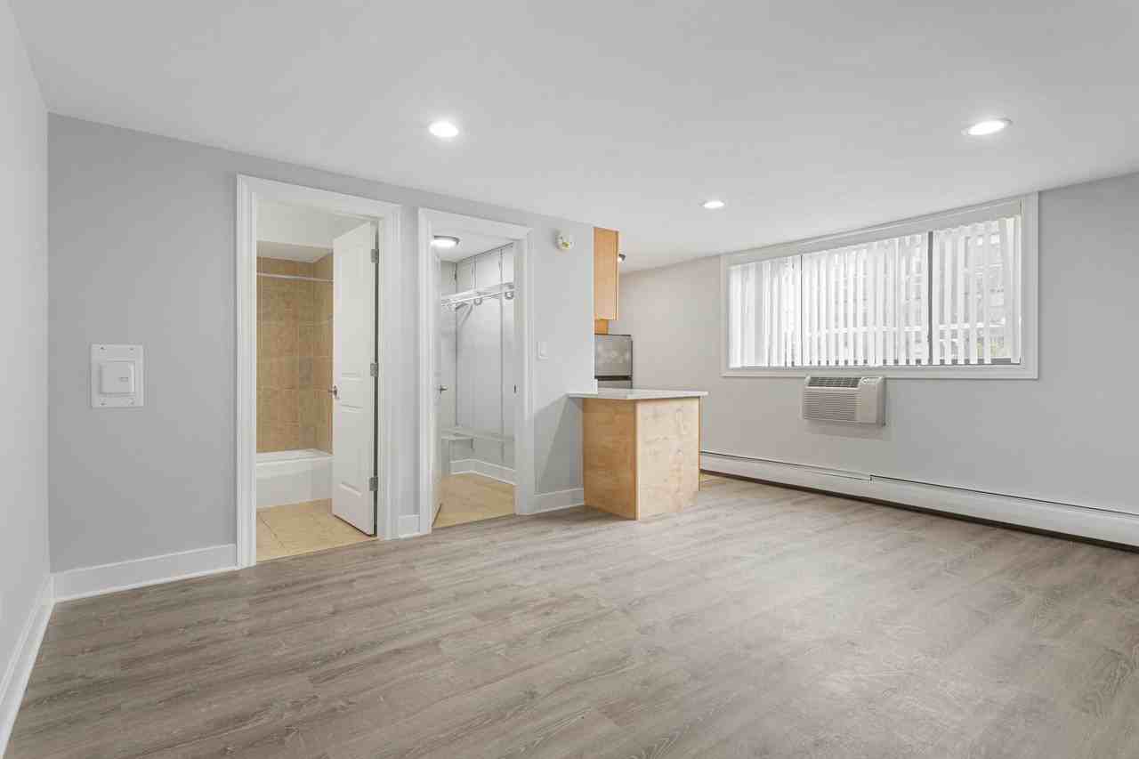 6758 N. Sheridan Rd. - Photo 7 of 34