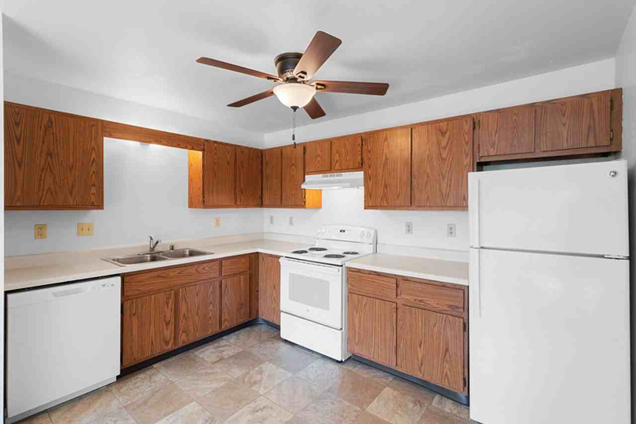 128 W Bell Street - Photo 2 of 50