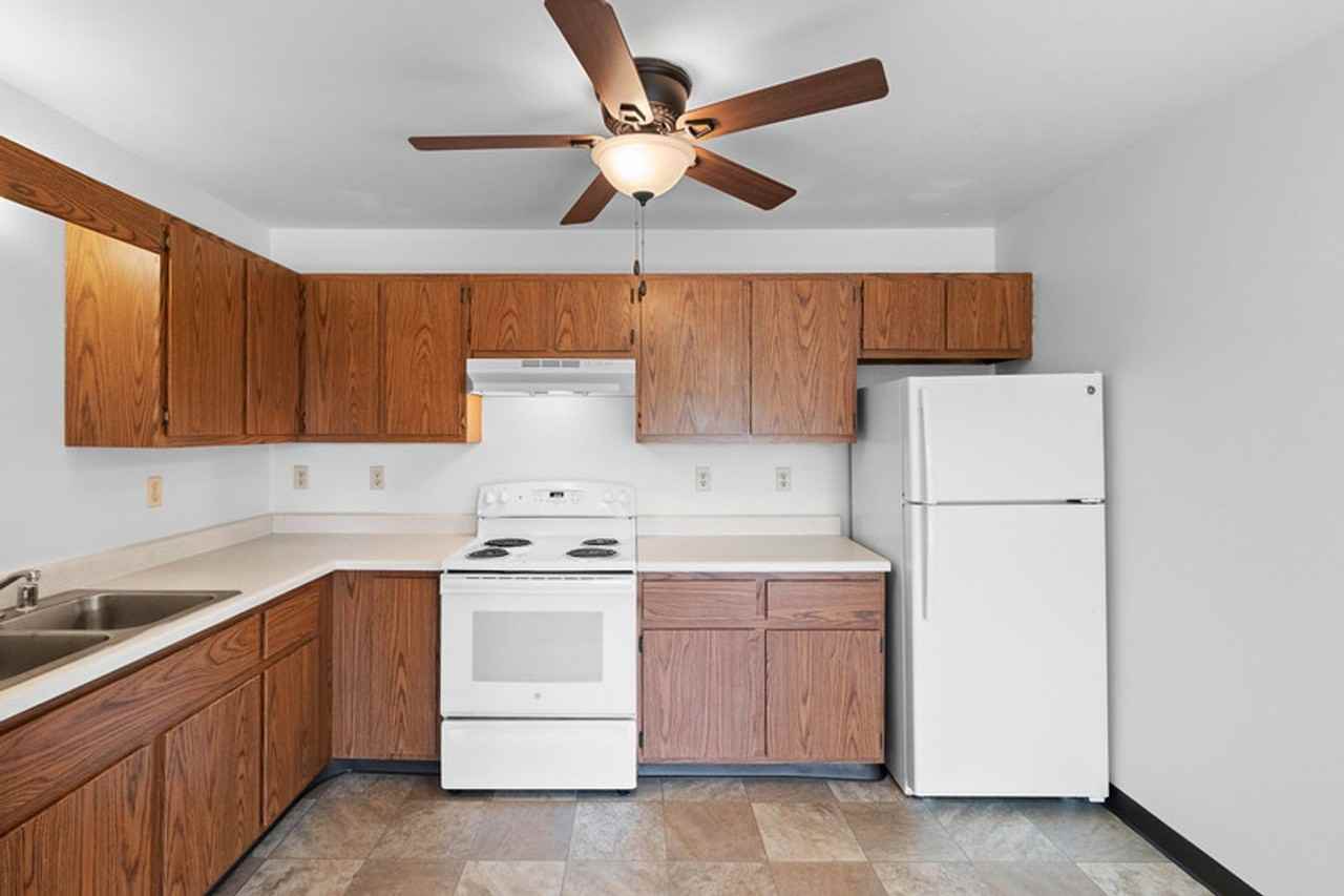 128 W Bell Street - Photo 3 of 50