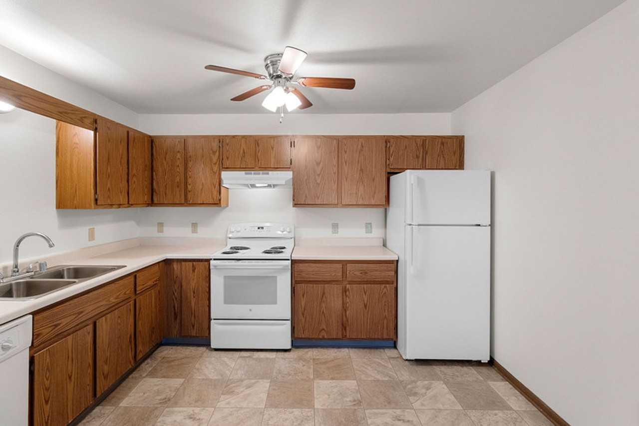 128 W Bell Street - Photo 4 of 50