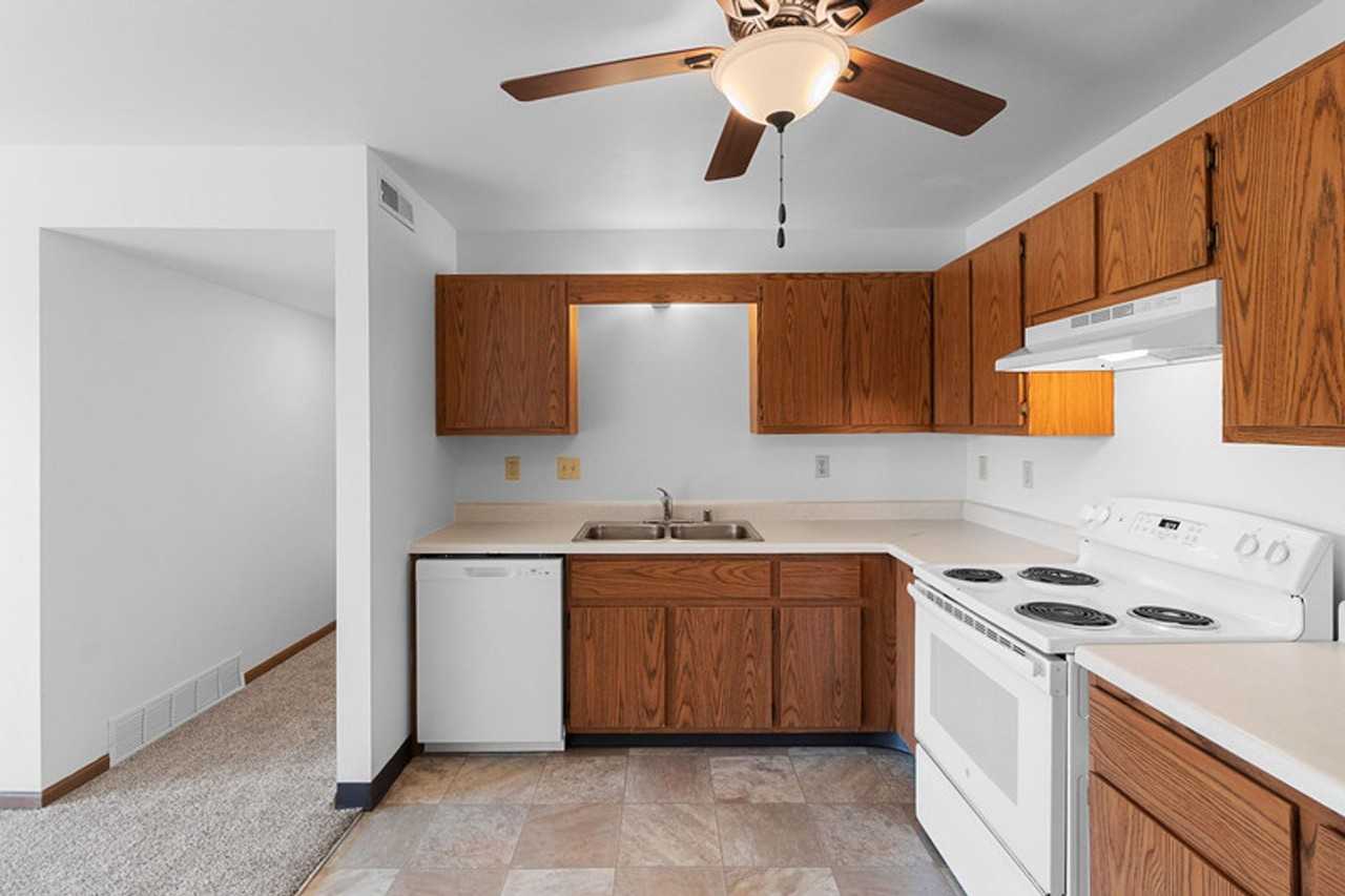 128 W Bell Street - Photo 5 of 50