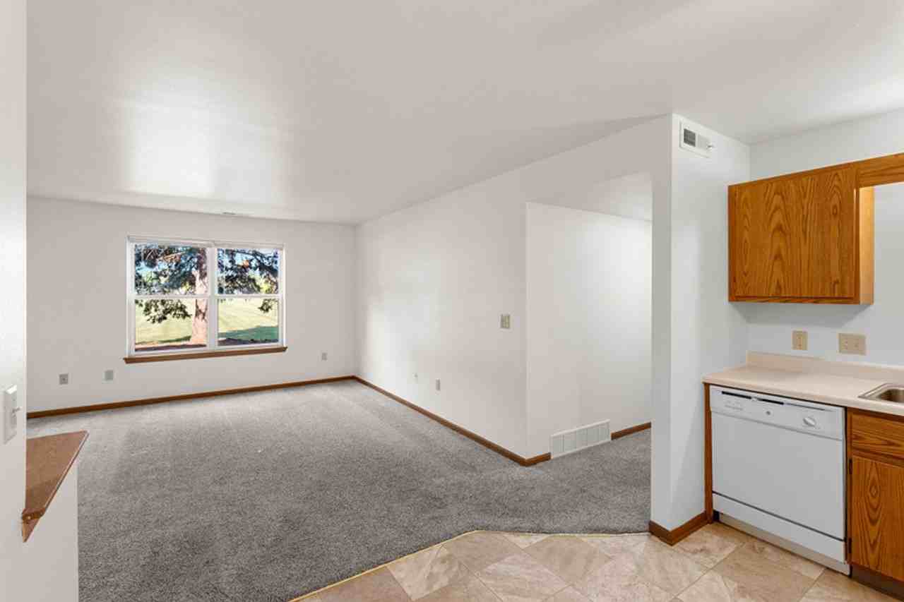 128 W Bell Street - Photo 7 of 50