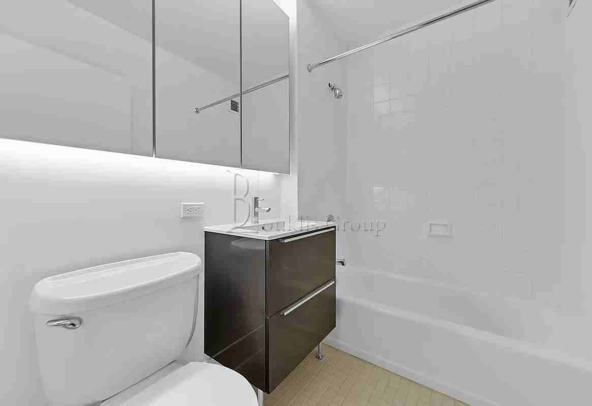85 John St #10K - Photo 6 of 6