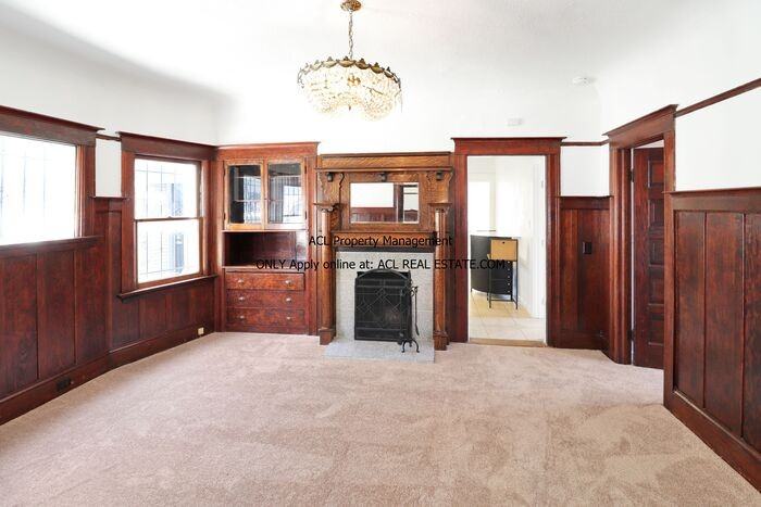 1021 E 21st St - Photo 4 of 29