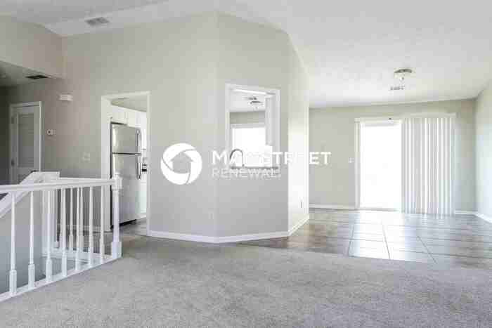 2323 Hampton Dr - Photo 2 of 18