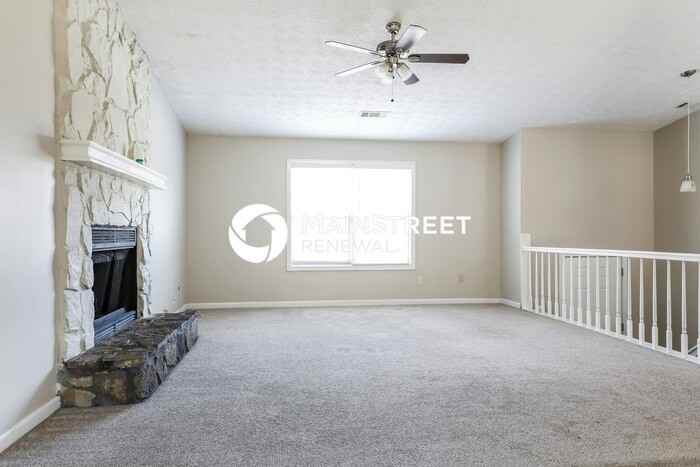 2323 Hampton Dr - Photo 3 of 18