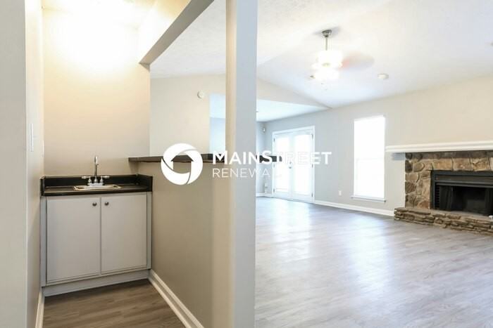 2323 Hampton Dr - Photo 4 of 18