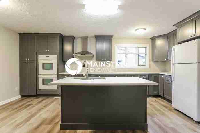 561 Iola St - Photo 6 of 16