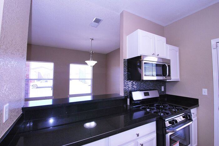 14344 Venecia Dr - Photo 7 of 19
