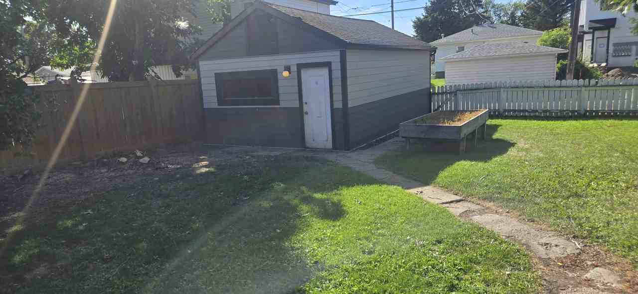 9538 86 St Nw - Photo 2 of 11