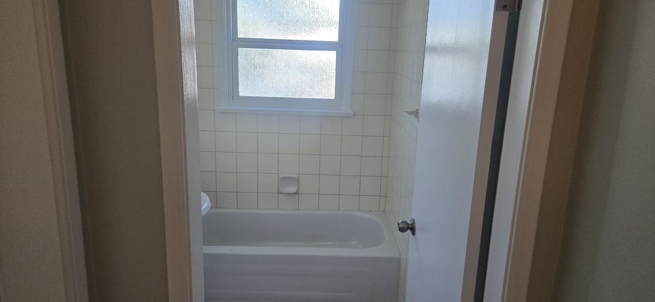 9538 86 St Nw - Photo 5 of 11
