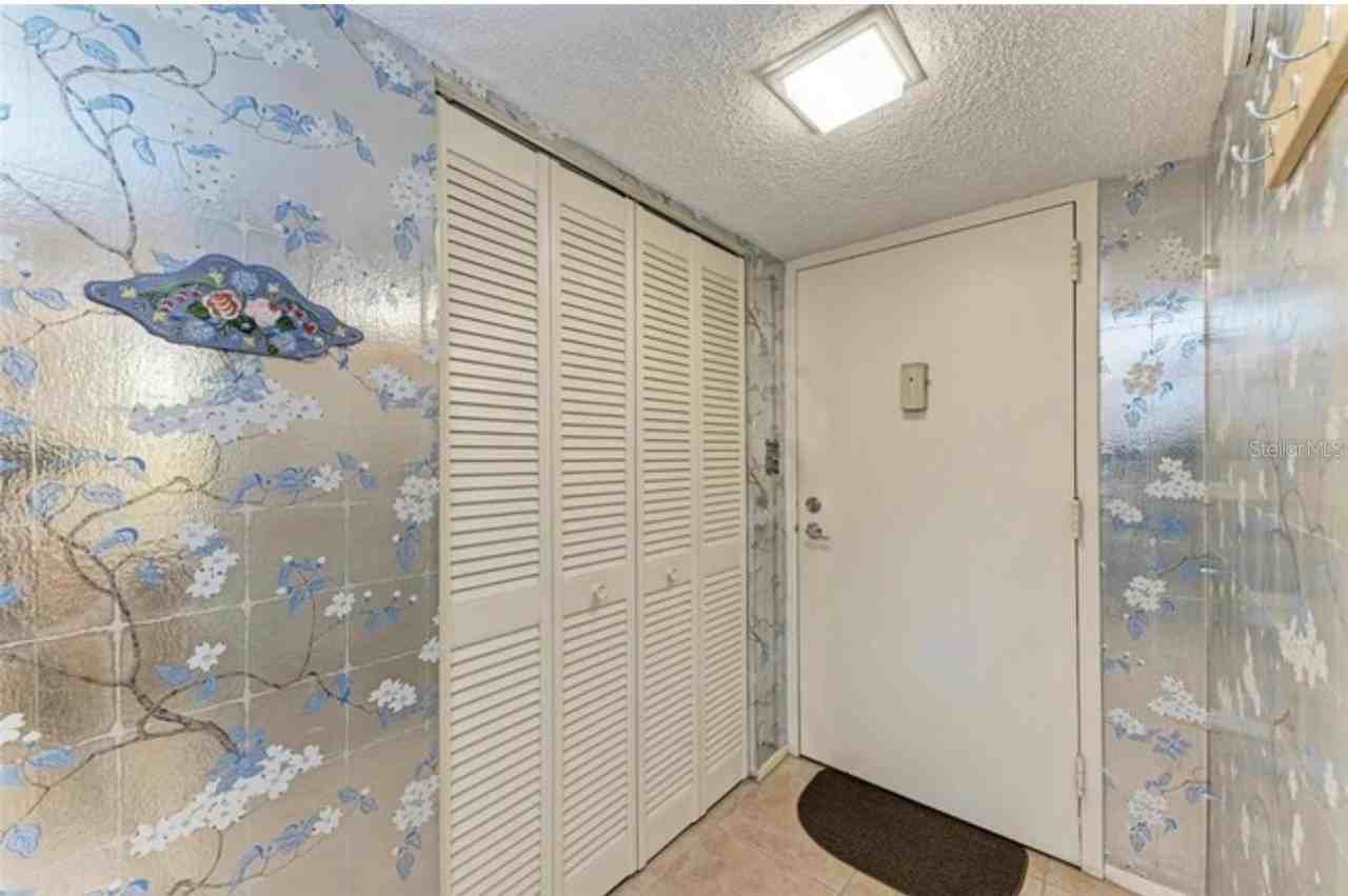 6120 43rd St W #102B - Photo 4 of 26