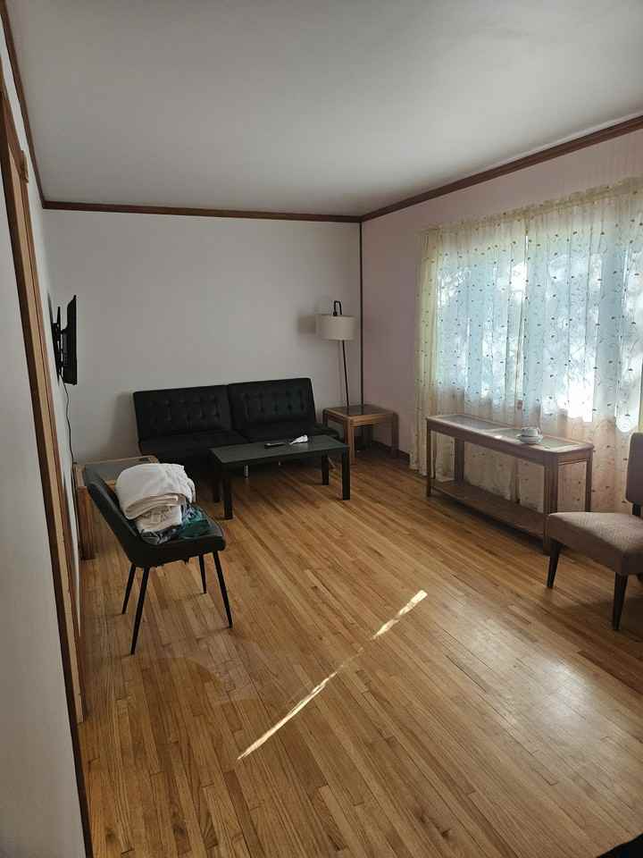 1453 Minto St - Photo 4 of 25