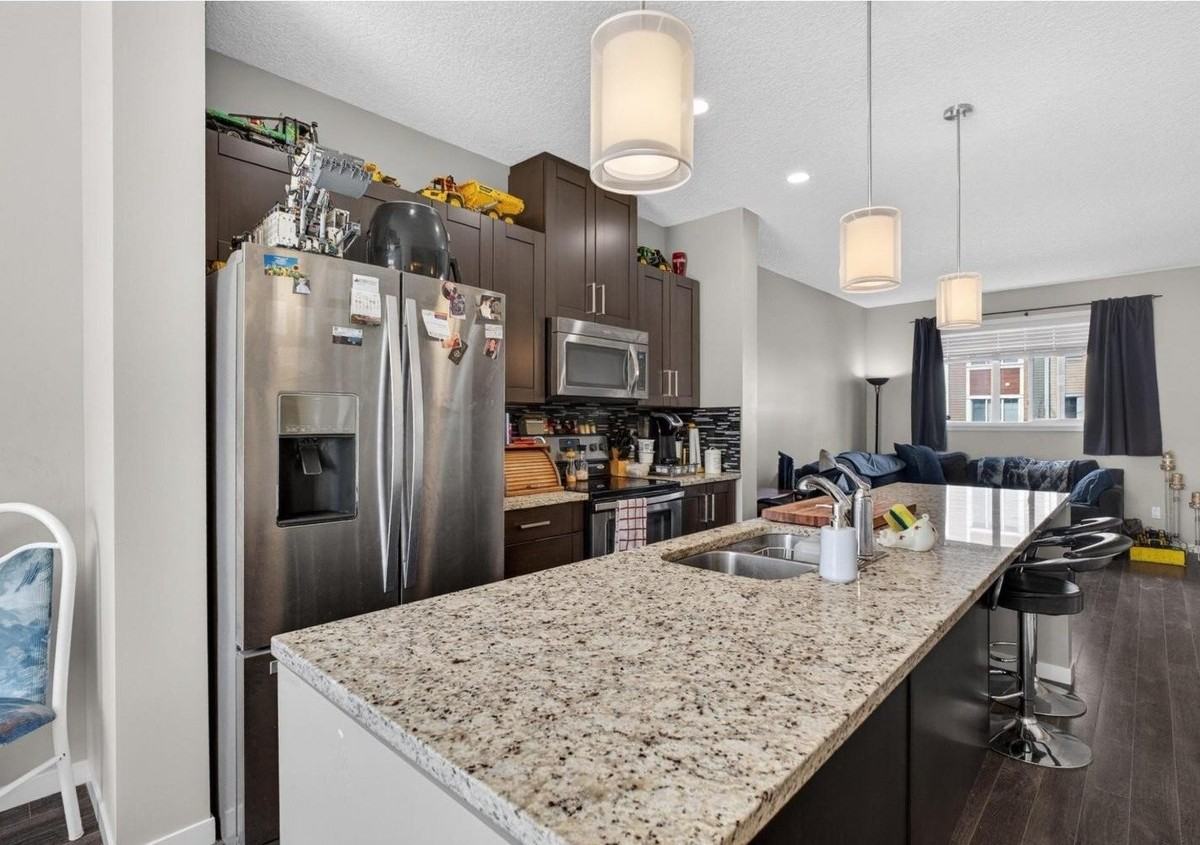 320 Secord Blvd Nw - Photo 3 of 21