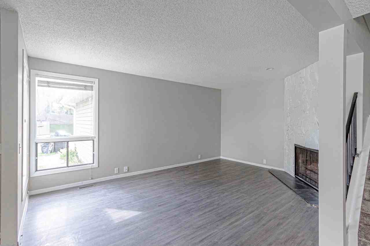 184 Midpark Gdns Se - Photo 4 of 22