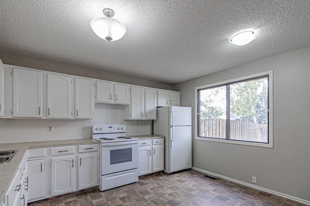 184 Midpark Gdns Se - Photo 7 of 22