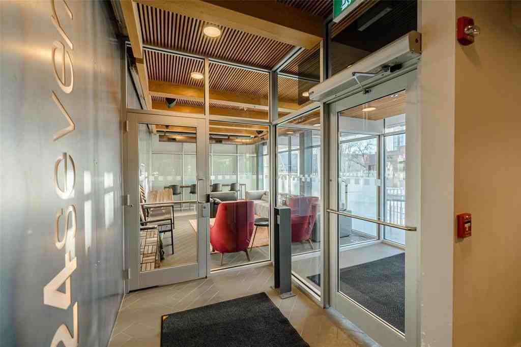 247 River Ave - Photo 4 of 24