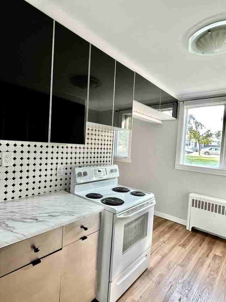 11235 117 St Nw - Photo 2 of 17