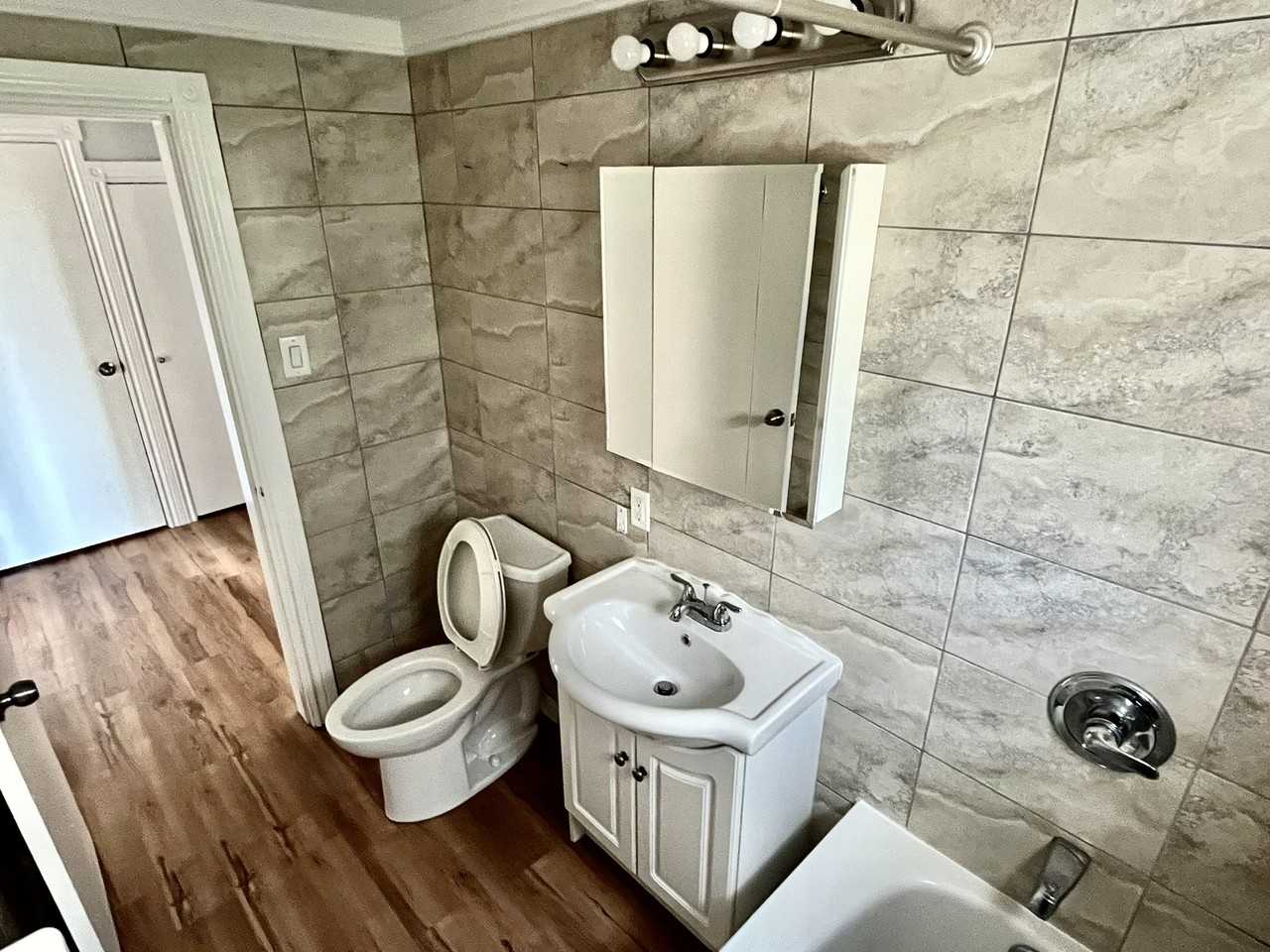 11235 117 St Nw - Photo 4 of 17