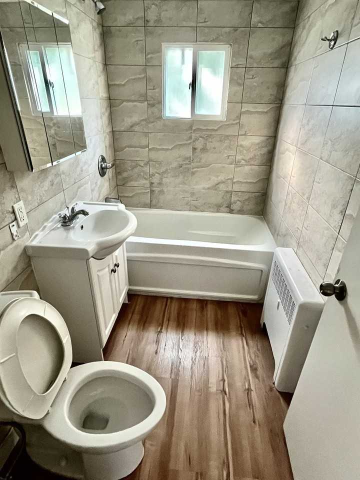 11235 117 St Nw - Photo 5 of 17