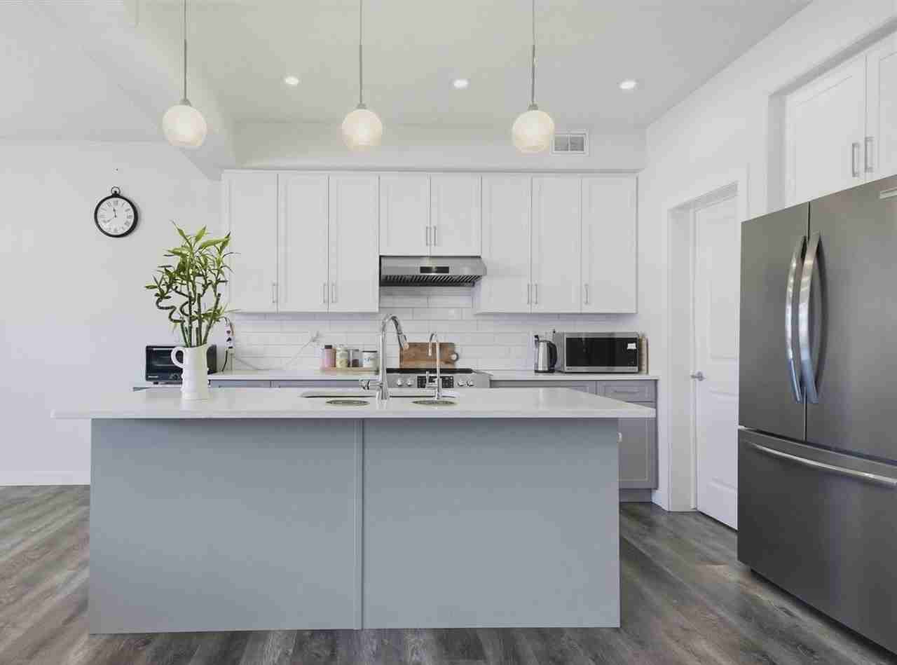 259 Skopik Cres - Photo 4 of 10