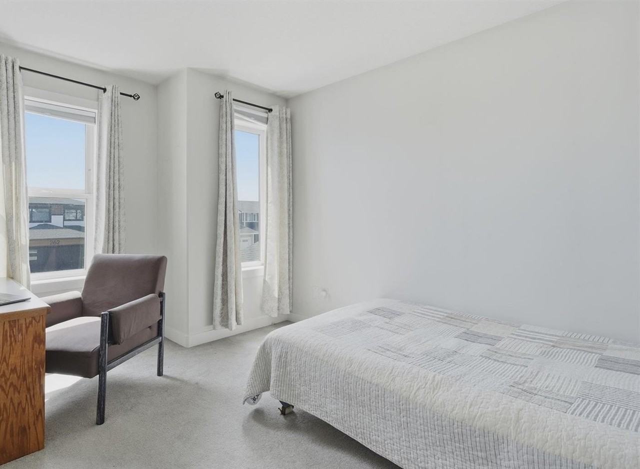 259 Skopik Cres - Photo 6 of 10