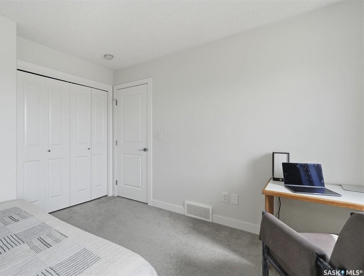 259 Skopik Cres - Photo 7 of 10