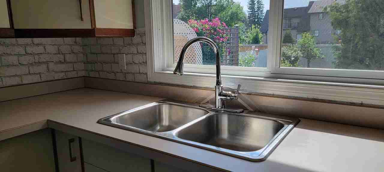 9933 76a Ave - Photo 7 of 28