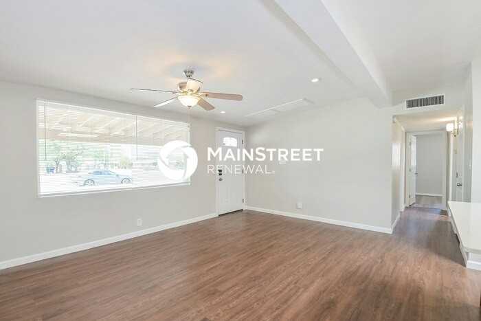 1725 S Rosemont Ave - Photo 2 of 14