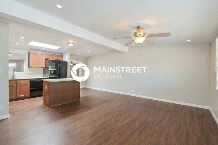 1725 S Rosemont Ave - Photo 3 of 14