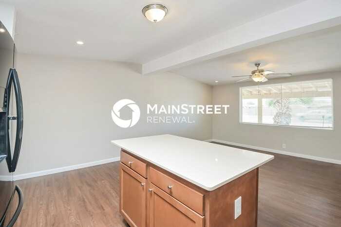 1725 S Rosemont Ave - Photo 4 of 14
