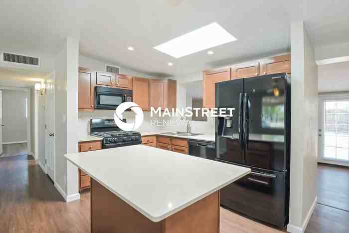 1725 S Rosemont Ave - Photo 5 of 14