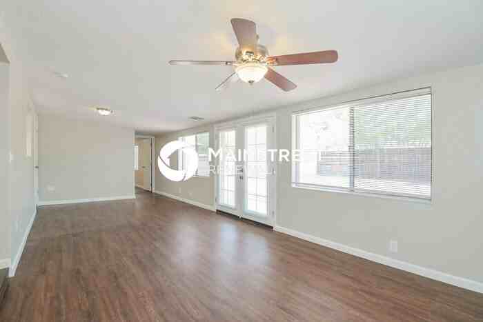 1725 S Rosemont Ave - Photo 6 of 14